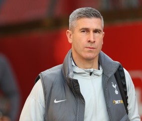 记者：蒙哥马利10日下午三点半抵达北京，队长张稀哲去接机